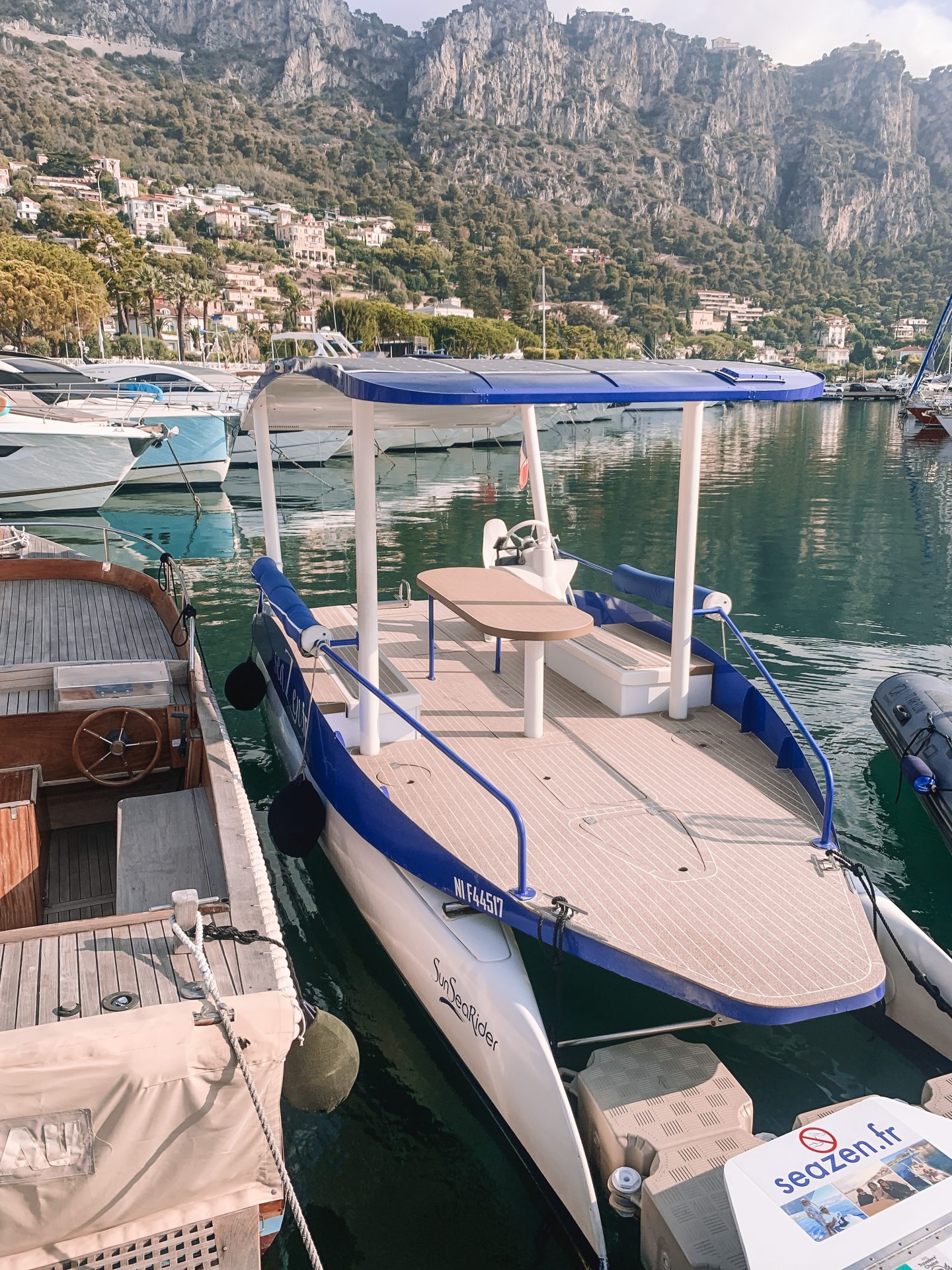 Romantic Private Tour for 2 plus guide on your own Solar Powered Boat, Beaulieu-sur-Mer, France