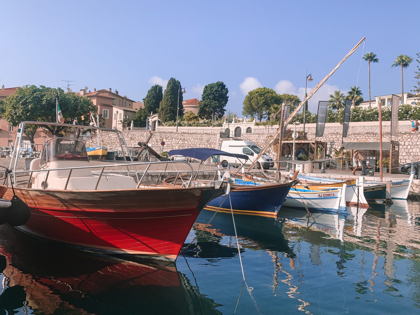 Romantic Private Tour for 2 plus guide on your own Solar Powered Boat, Beaulieu-sur-Mer, France